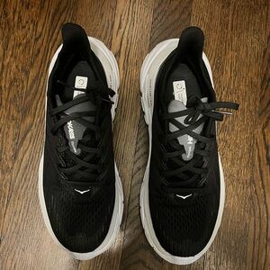 HOKA WOMEN’S CLIFTON EDGE - SIZE 8.5